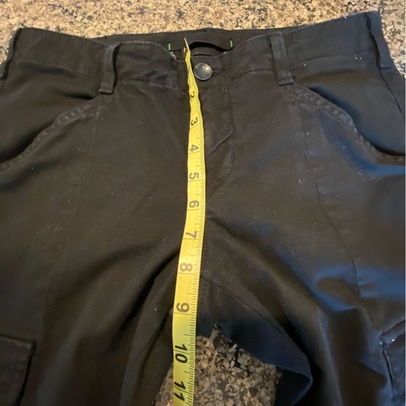 JBrand Woman’s Cropped Black Cargo Pants with Zipped Ankles Size 28 - Picture 8 of 8